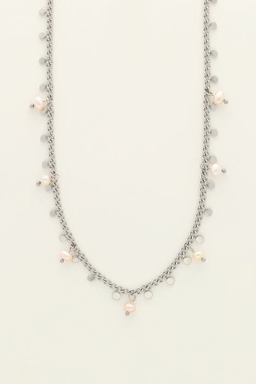 Ketting met kleine munten en parels