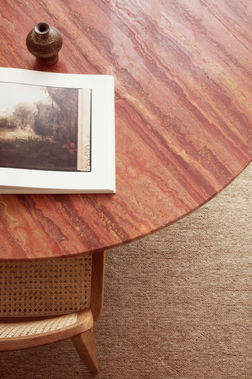 Gubi Epic eettafel Ø130 Neutral White Travertine