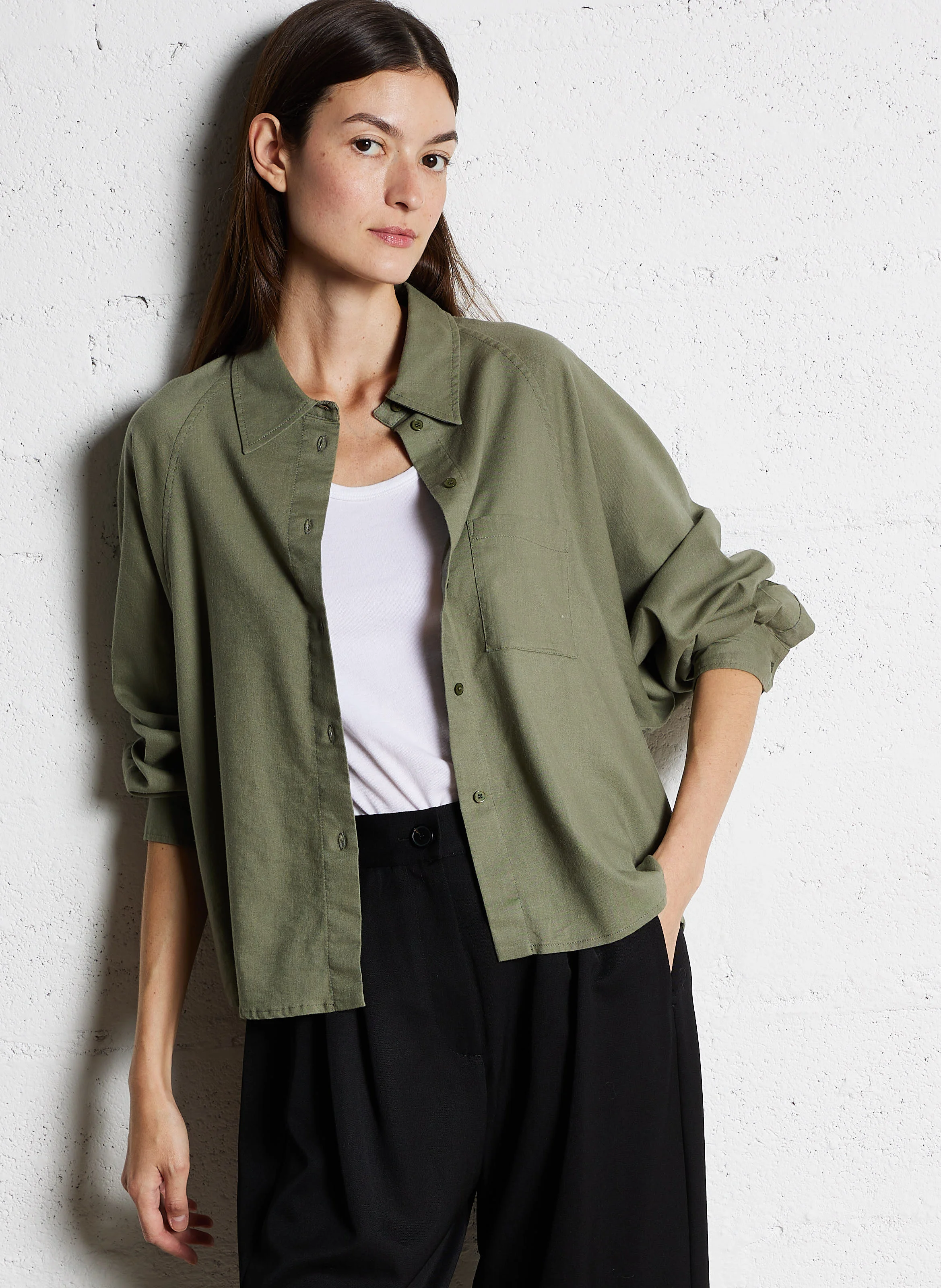 BASS - Chemise ample col classique en lin mélangé | Kaki