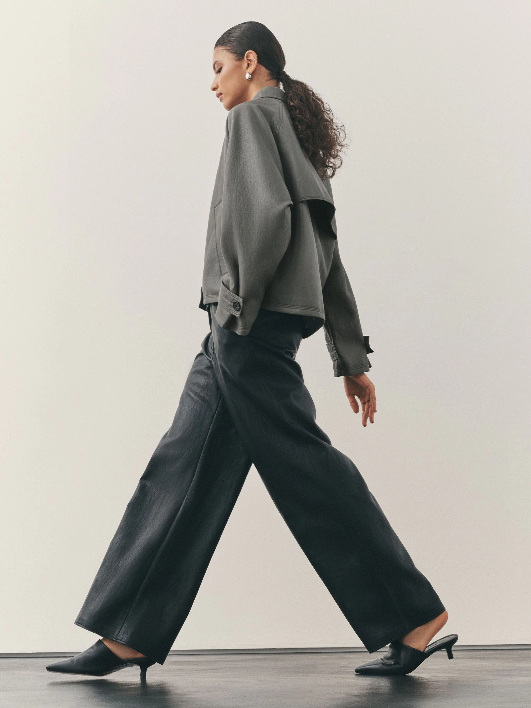 Olijfgroen - Nothing Ordinary Faux Leather Short Trench Jacket