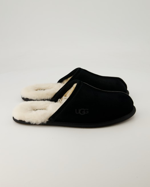 UGG Scuff Hausschuhe in Schwarz