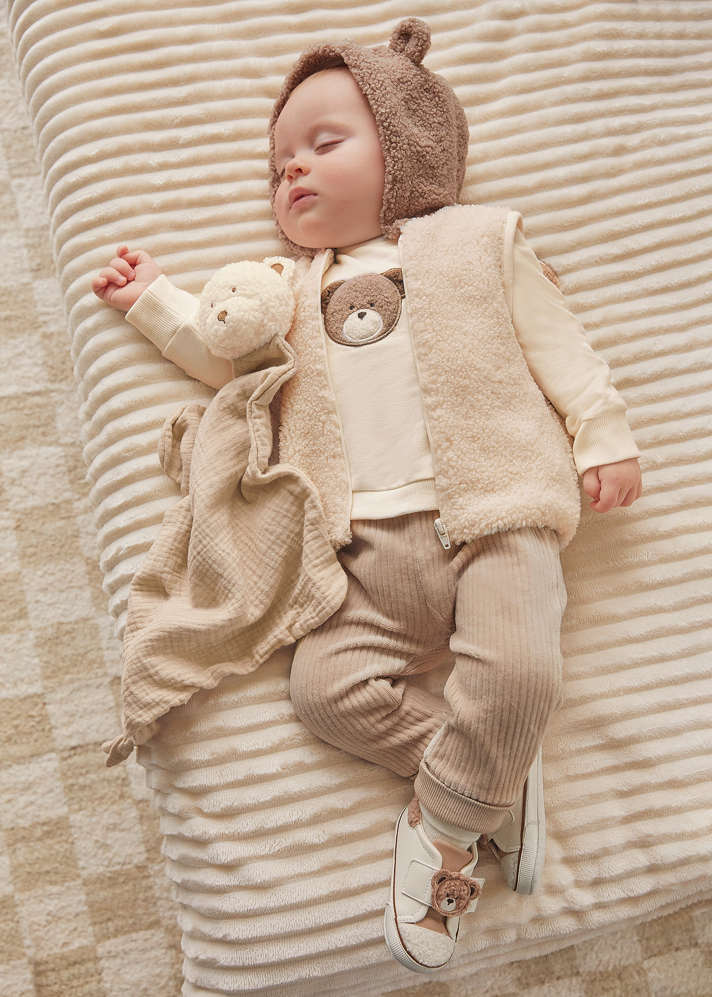 Conjunto de moletom de 3 peças Better Cotton para recém-nascidos