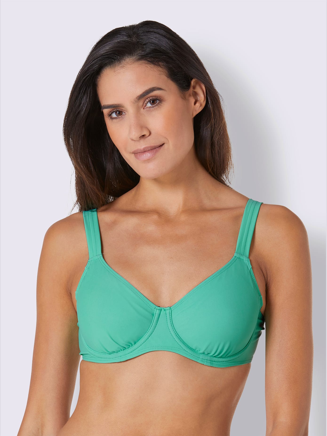 Haut de maillot de bain bon. b, c, d