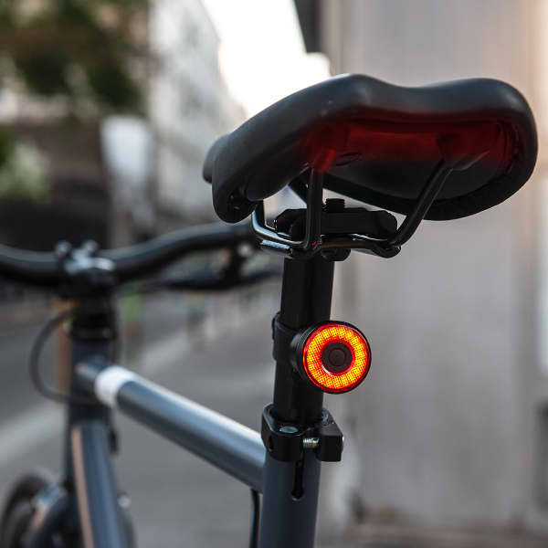 Lampe vélo XMOOVE ECLAIRAGE ARRIERE INTELLIGENT