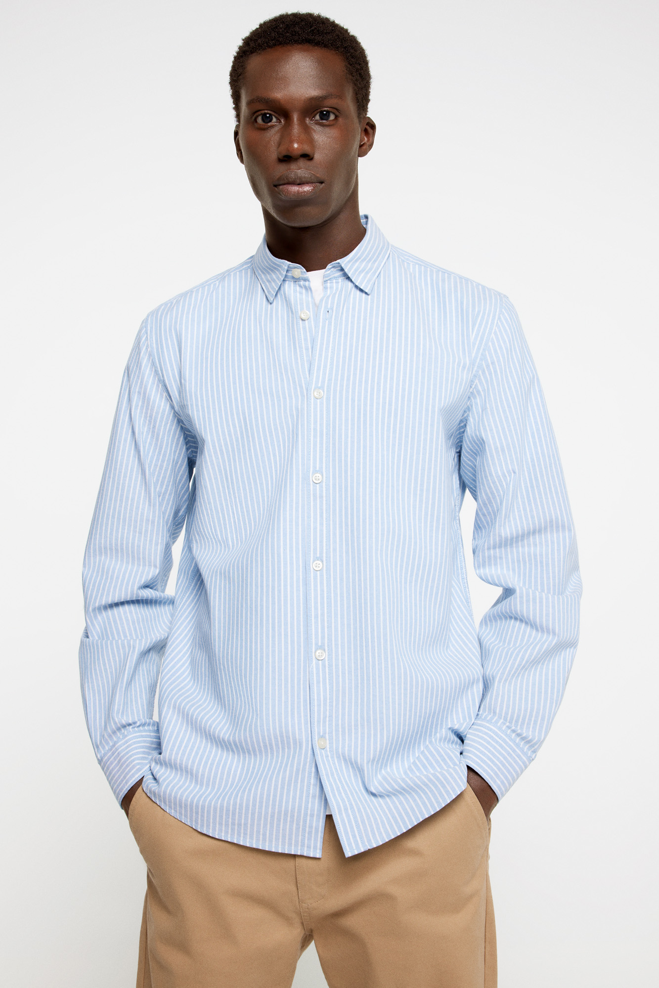 Camisa listrada com pontos minúsculos