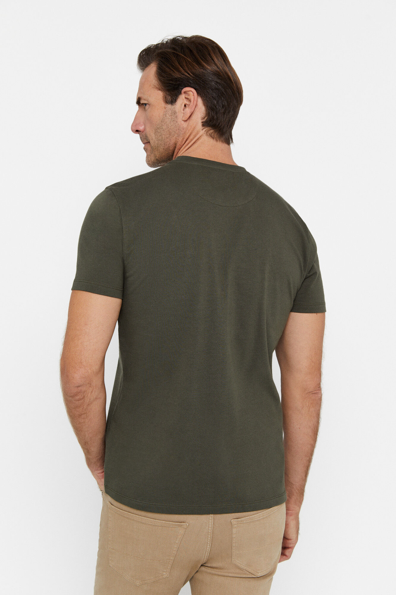 Camiseta básica com bolsos - Cáqui