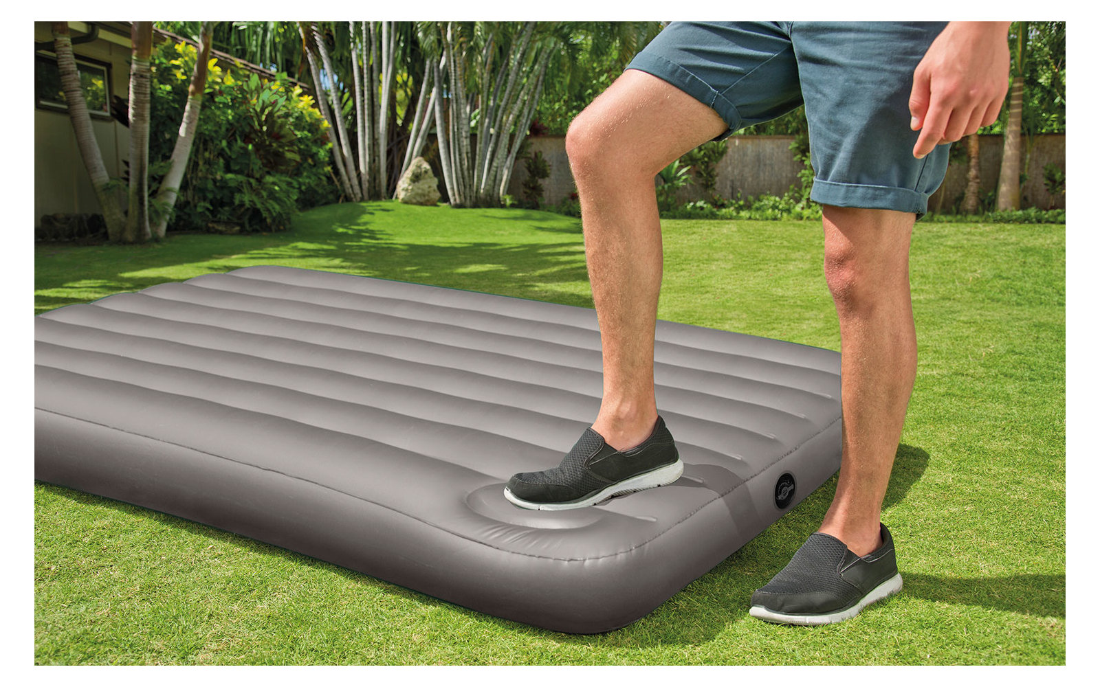 Intex Luftbett mit integrierter Pumpe 191x76 cm
