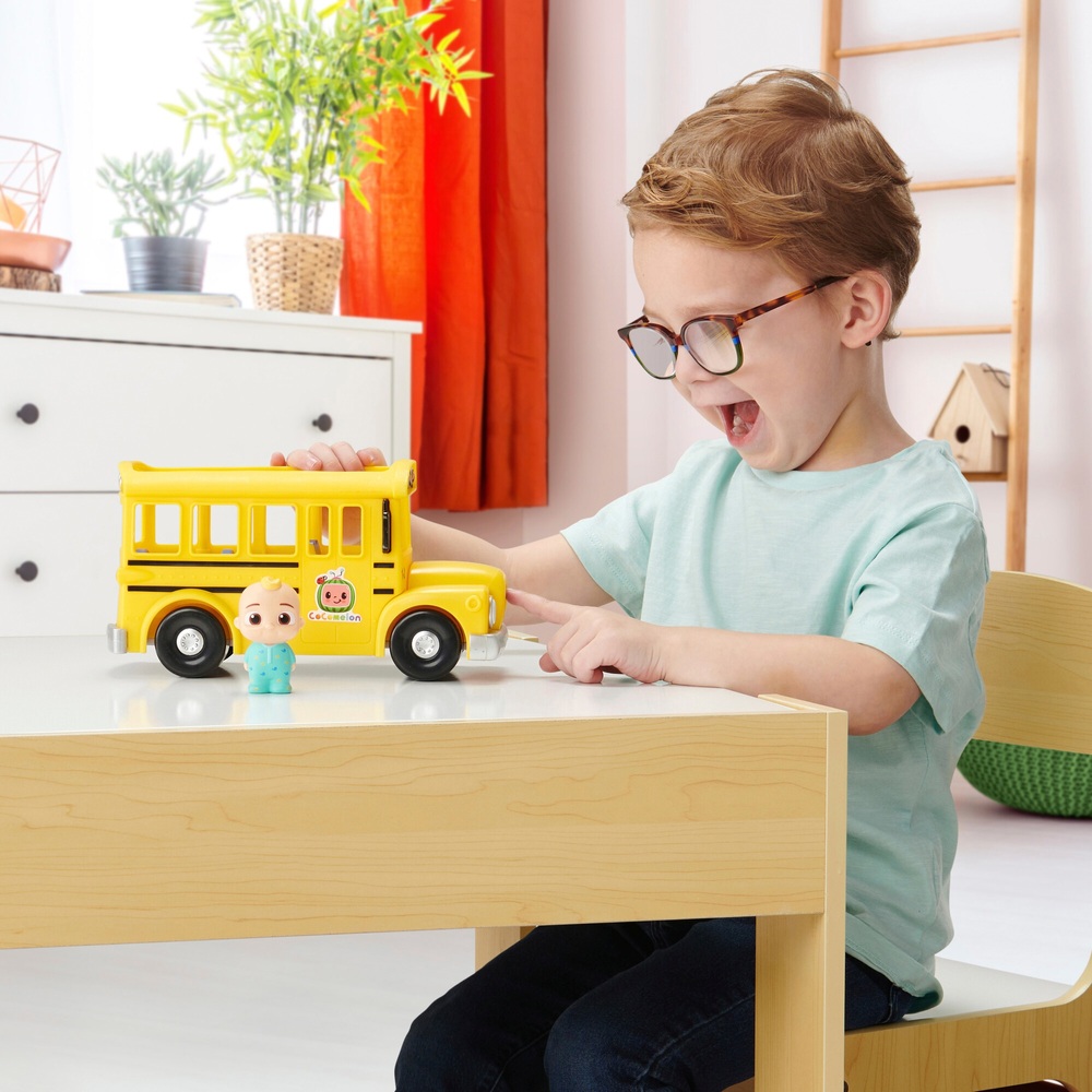 CoComelon Musikalischer gelber Schulbus mit JJ-Figur