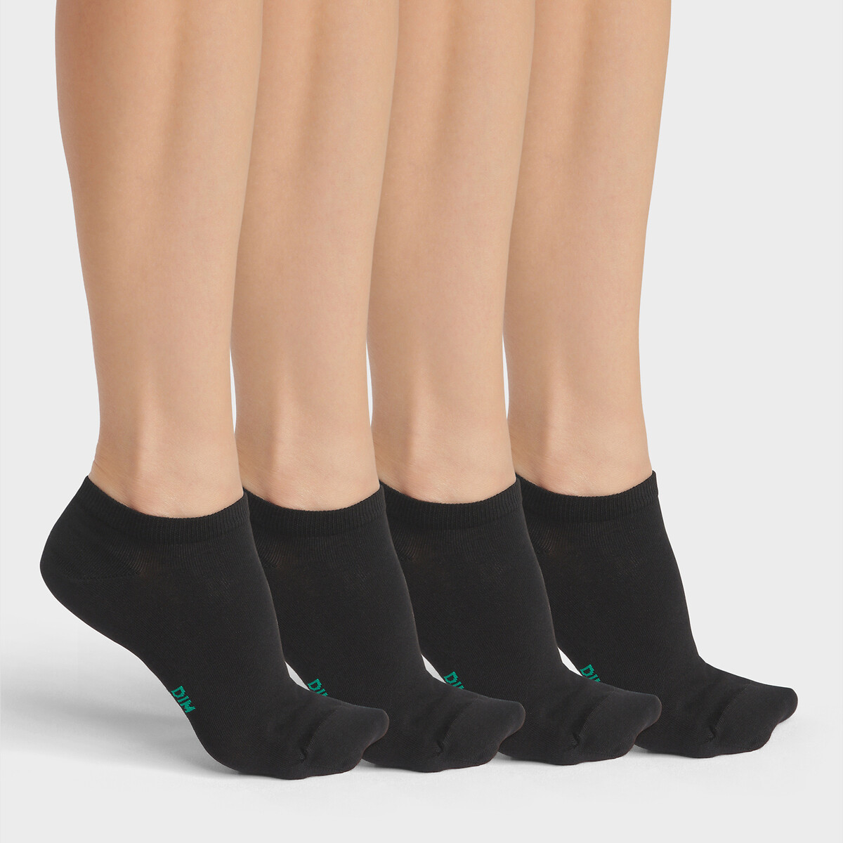 DIM<br>Conjunto de 2 pares de meias.