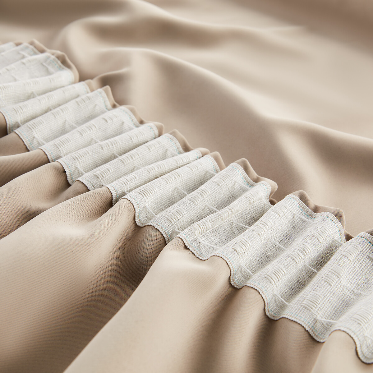 LA REDOUTE INTERIEURS<br>Cortina blackout com acabamento franzido, Voda