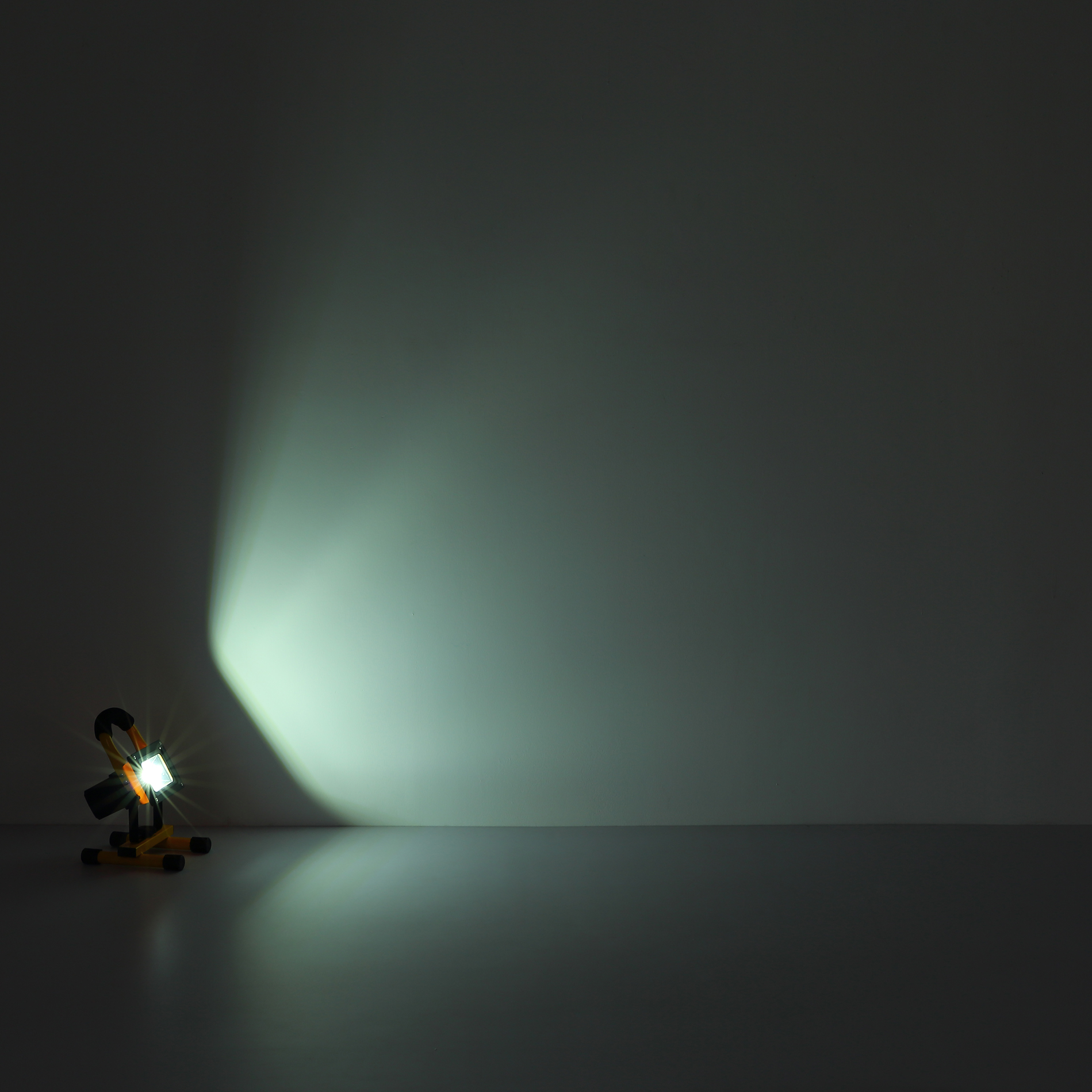 LED-Akku-Baustrahler - gelb-schwarz - 22,5 cm