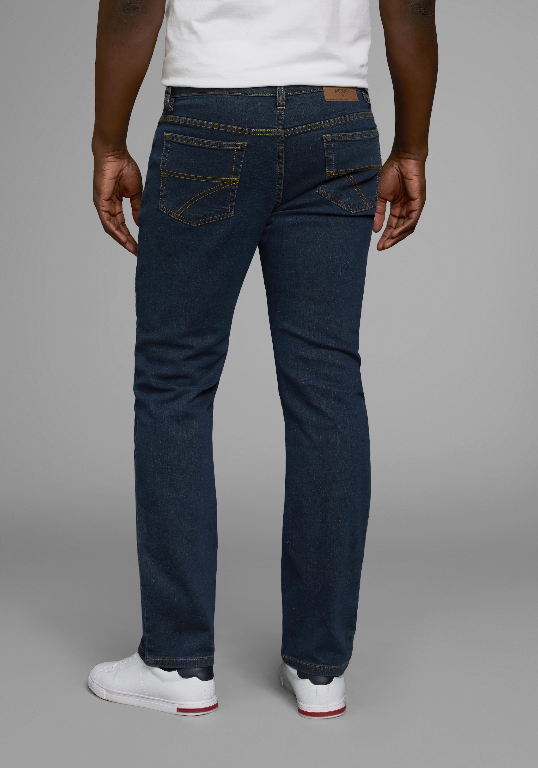Arizona Stretch-Jeans »John« Packung, 2 Stk. gerade Beinform,  niedrige Leibhöhe,  mit Five-Pocket-Konfiguration