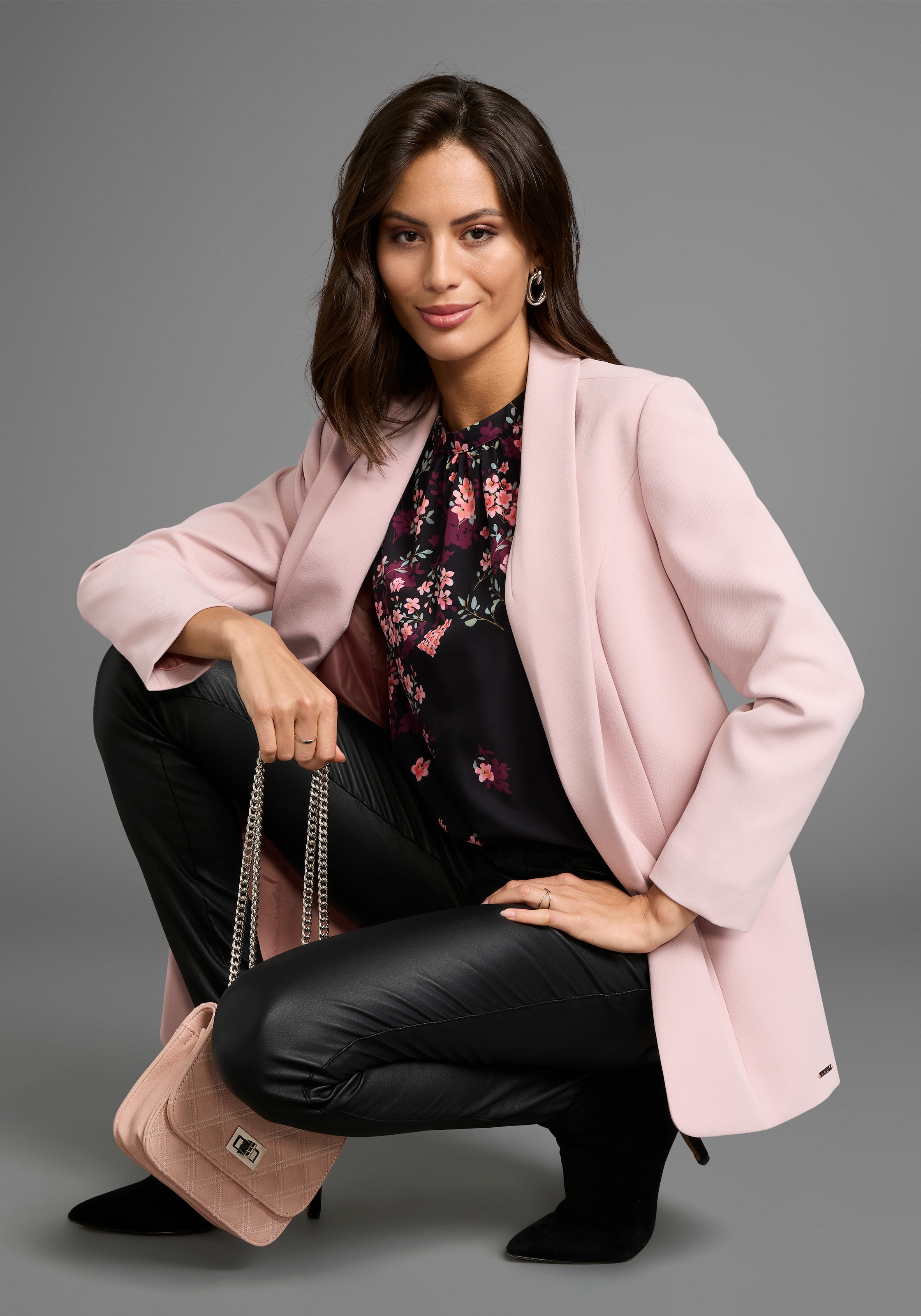 Laura Scott Longblazer , mit gerafften Ärmeln