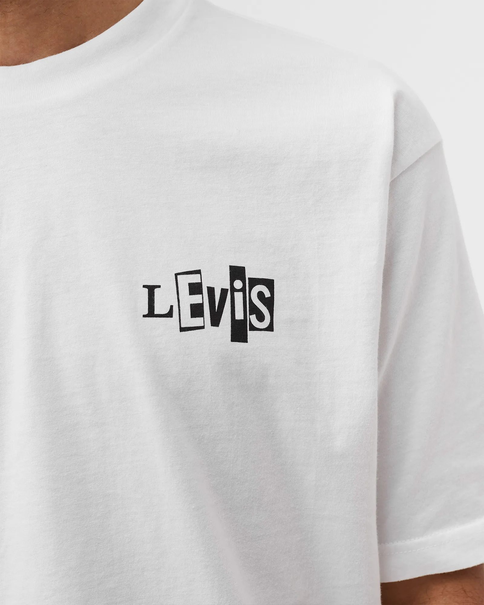 Levis GRAPHIC TEES