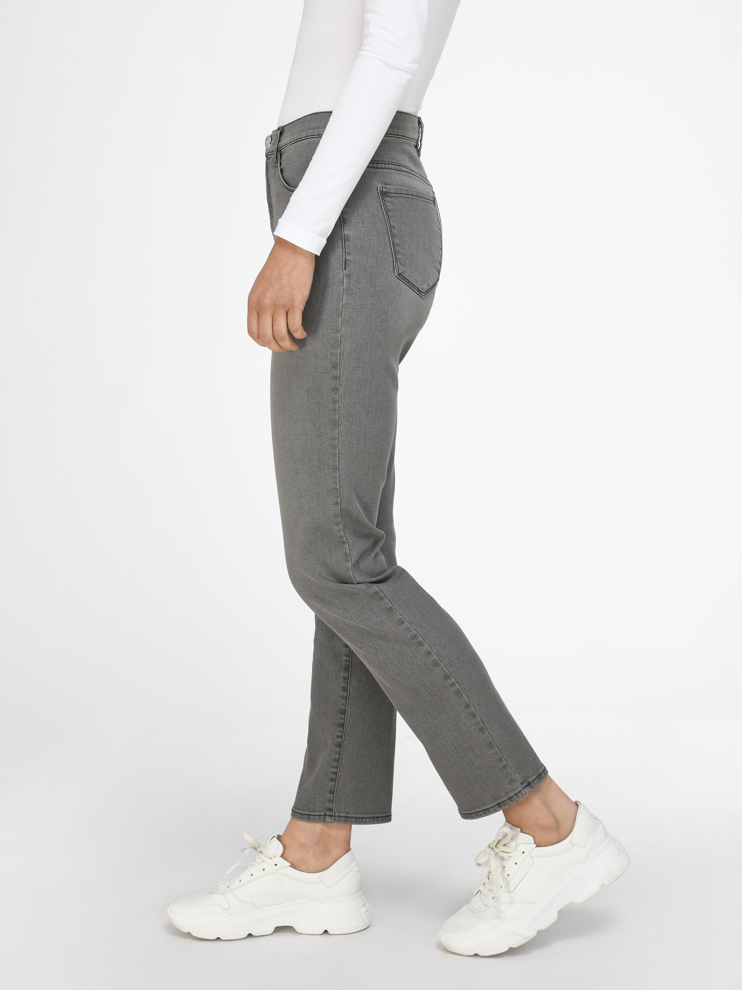 „Feminine Fit“-Jeans Modell Nicola