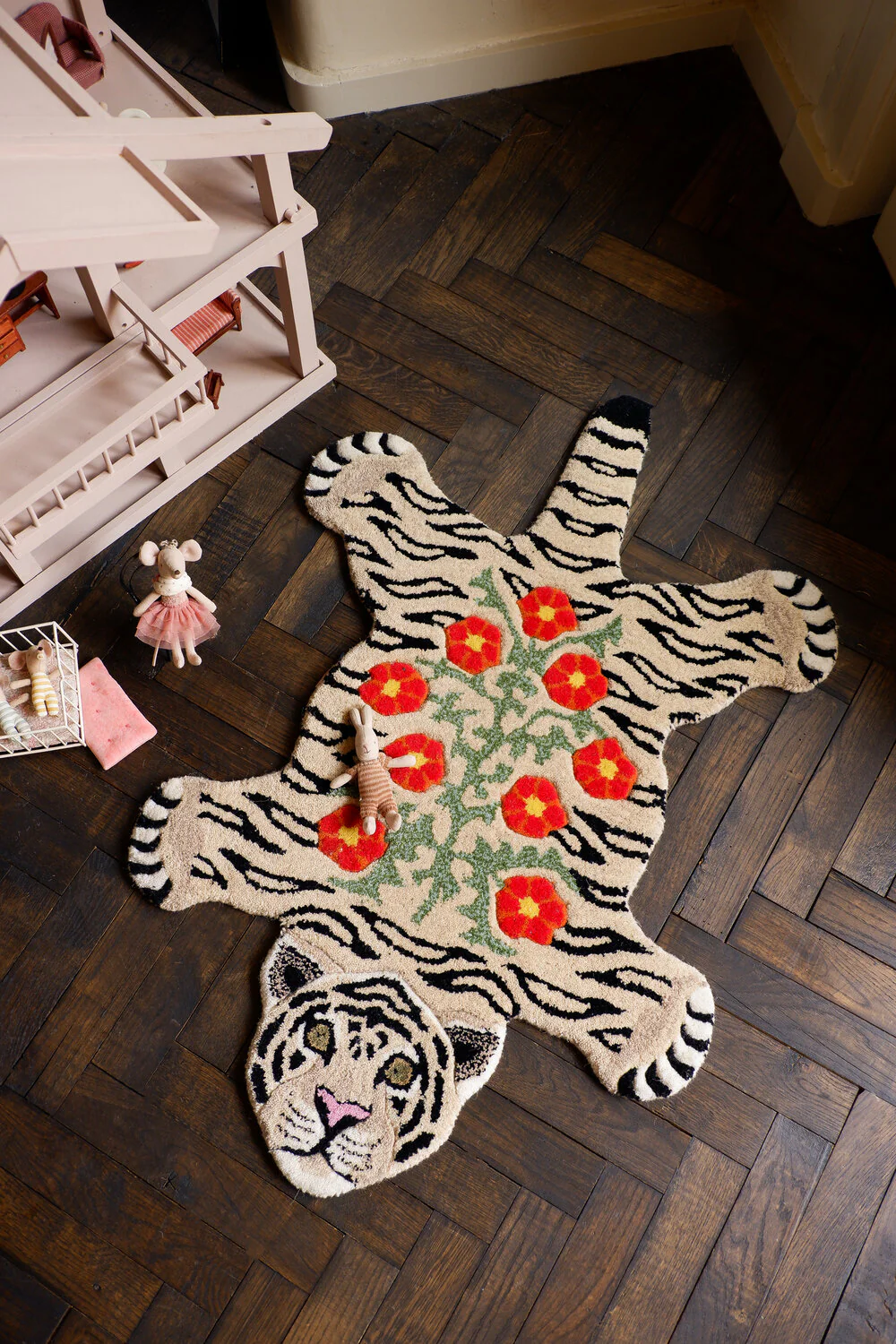 Doing Goods  Floral White Tiger gulvtæppe, Small - Sand