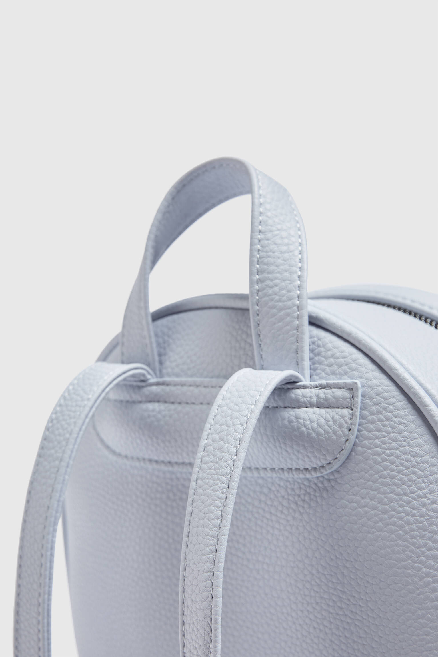 MOCHILA URBANA COM DETALHE DE BOLSO - 1-058