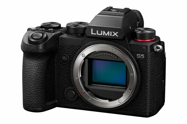Panasonic Lumix DC-S5 - Digitalkamera - spejlløst - 24.2 MP - Full Frame - 4K / 60 fps - kun kamerahus - Wi-Fi, Bluetooth - sort