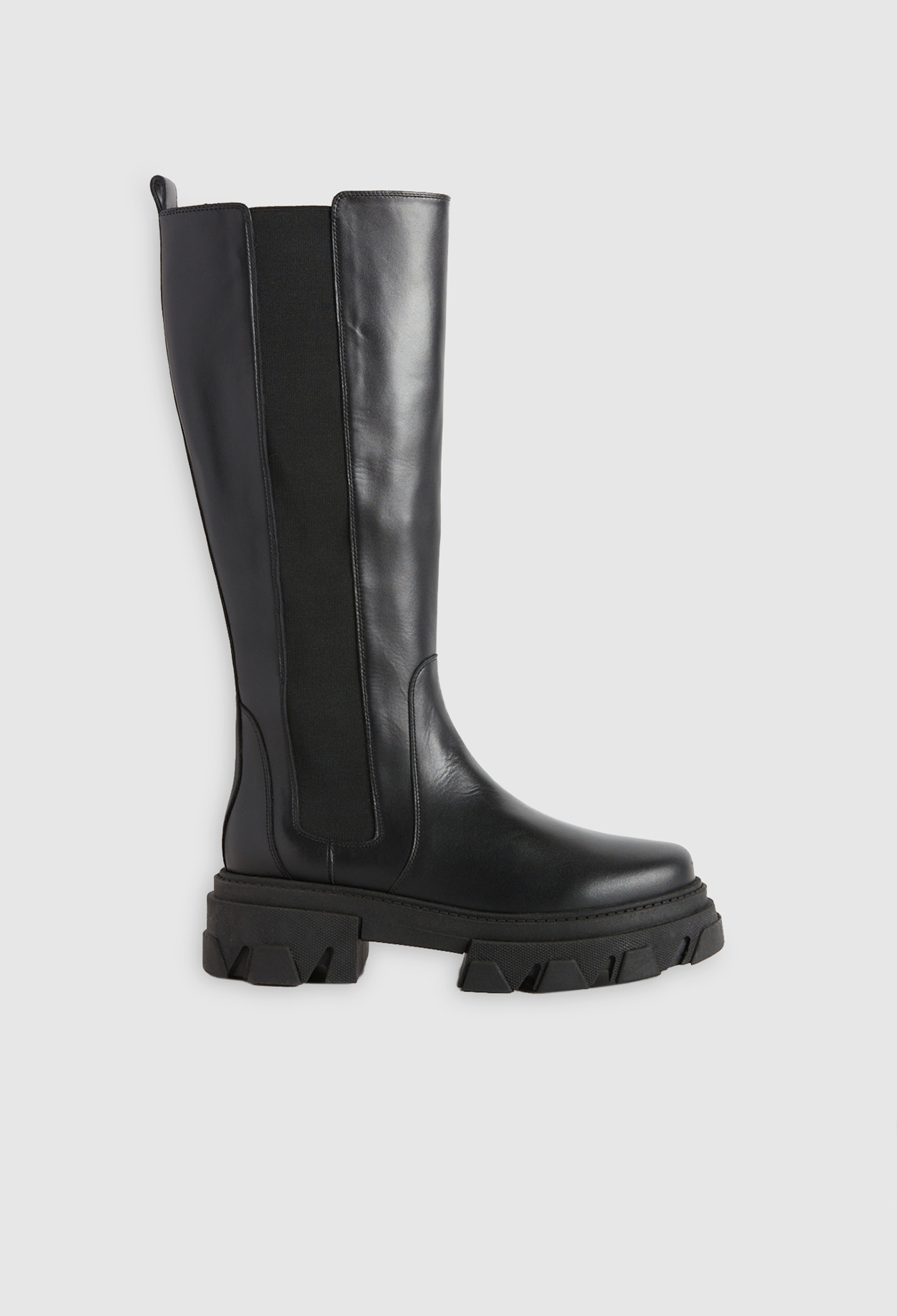 Bottes noires cuir &agrave; semelles epaisses