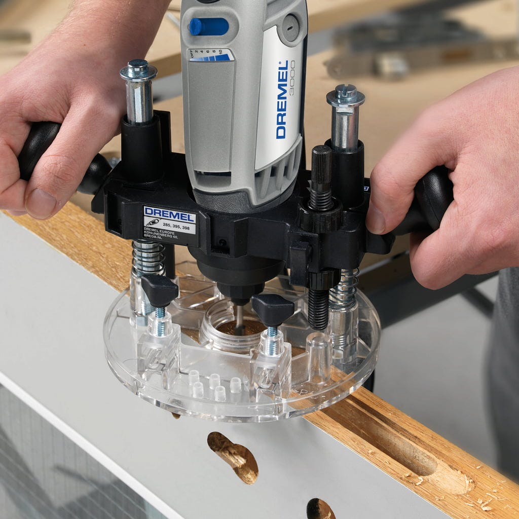 Dremel  Dremel Oberfräsen-Vorsatz    Verwandle dein Dremel Multifunktionswerkzeug in eine frei führbare Oberfräse!