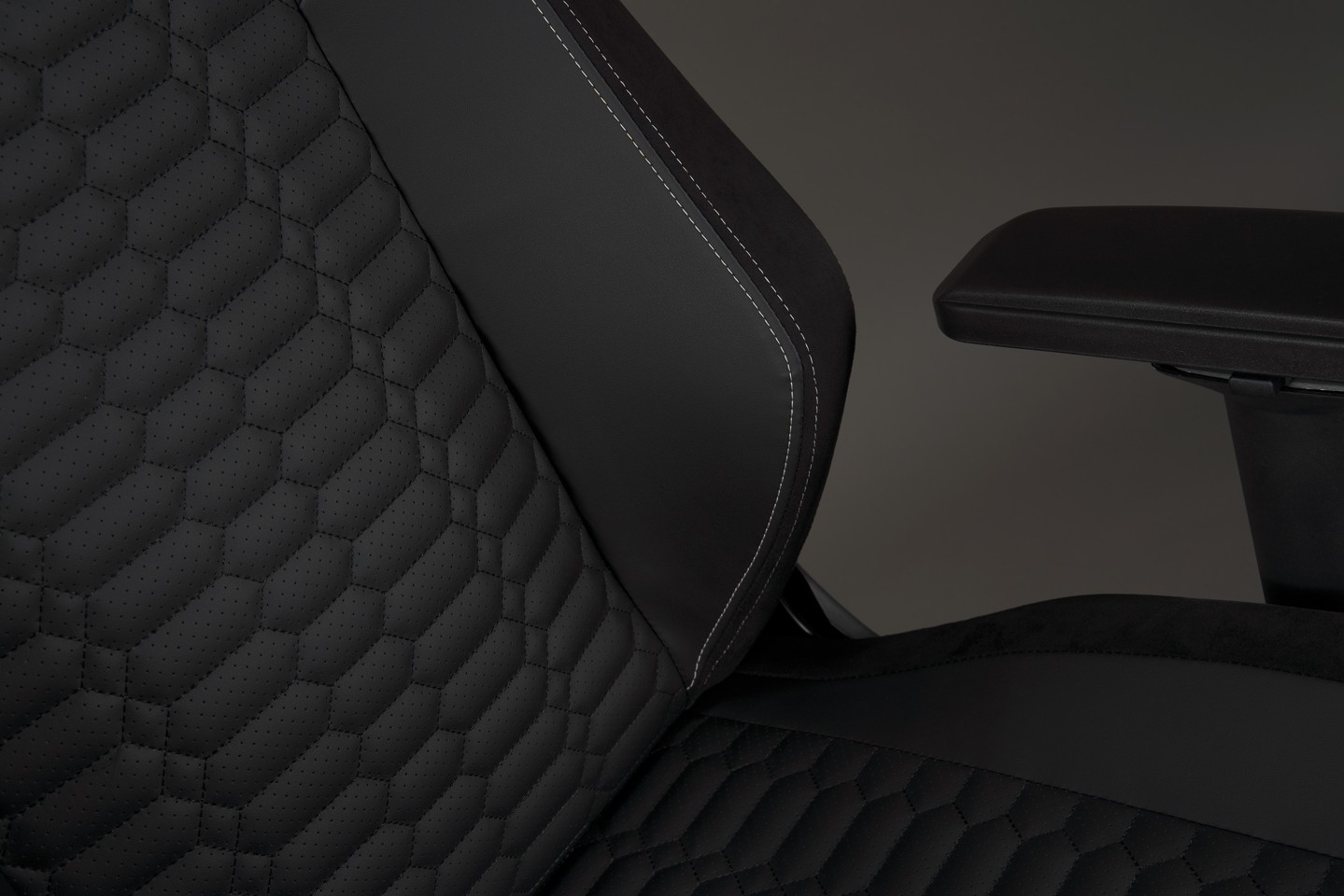 Apollon Classic / Silver Ghost Black seat + Silver logo