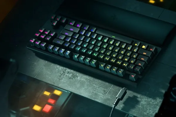 Razer Huntsman V2 TKL - Tastatur - backlit - USB-C - QWERTY - USA - tastkontakt: Razer Clicky Optical Purple