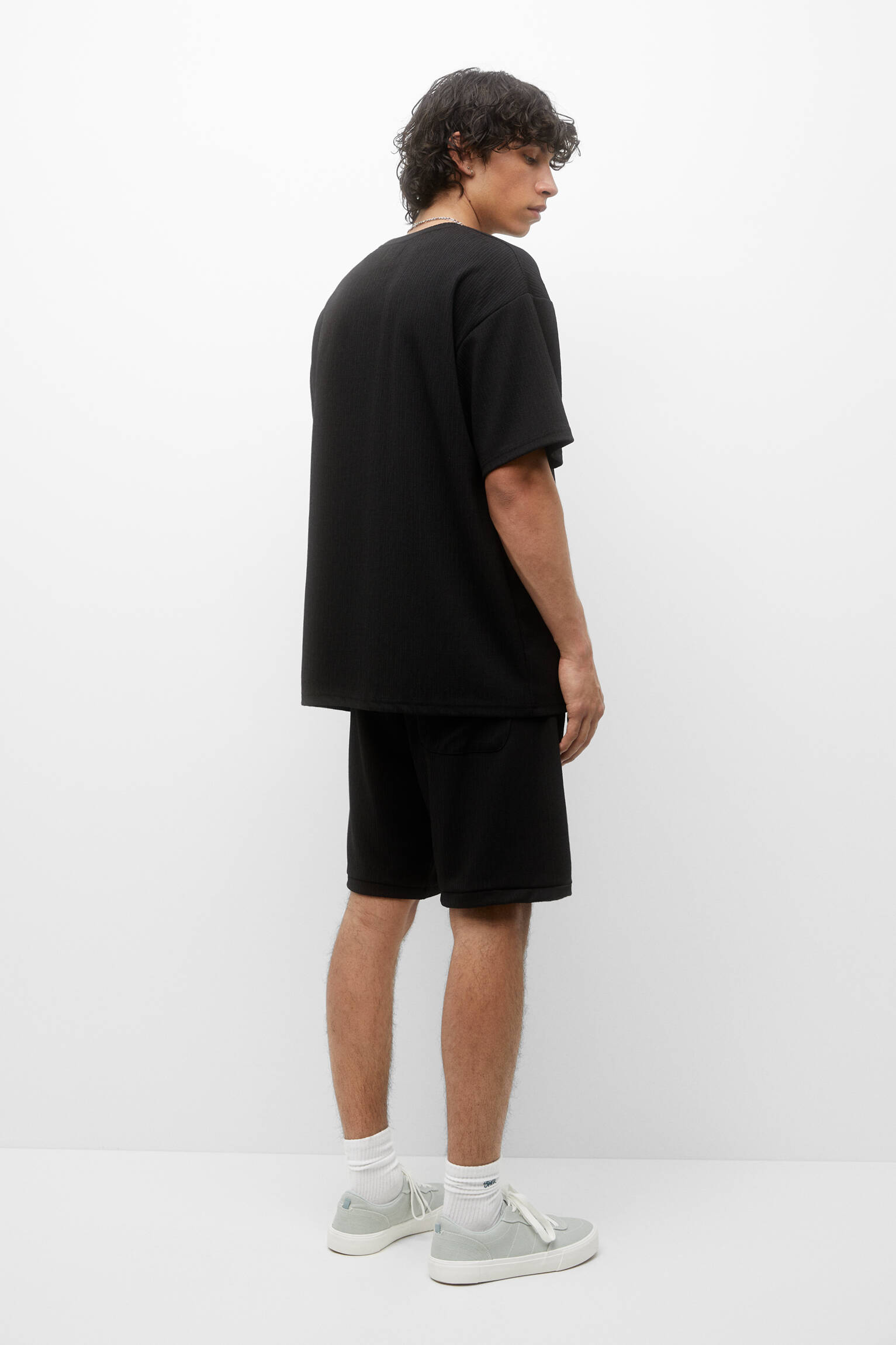 Conjunto de moletom bermuda plissada estilo jogger - Preto