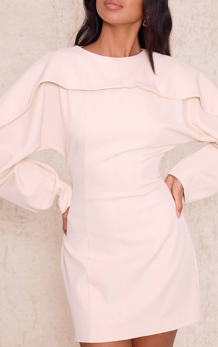 Ecru Robe Moulante À Manches Longues Avec Détail Cape Tissée