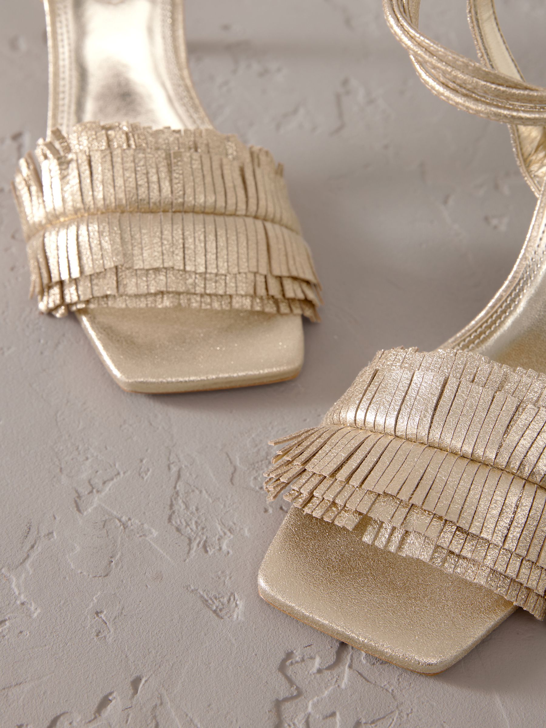 Goud - Signature Premium Leather Fringe Tie Leg Heeled Sandals
