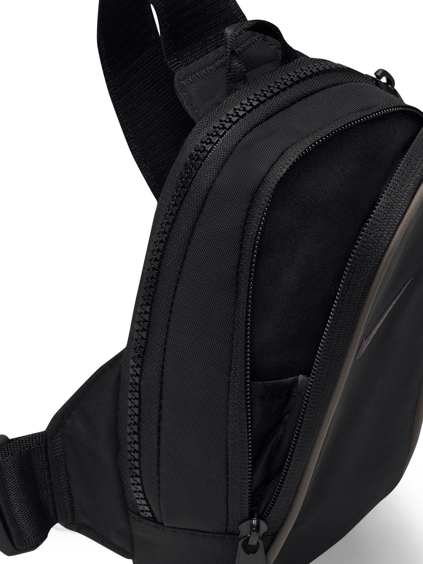 Nike Sportswear Essentials crossbodytas (1L)