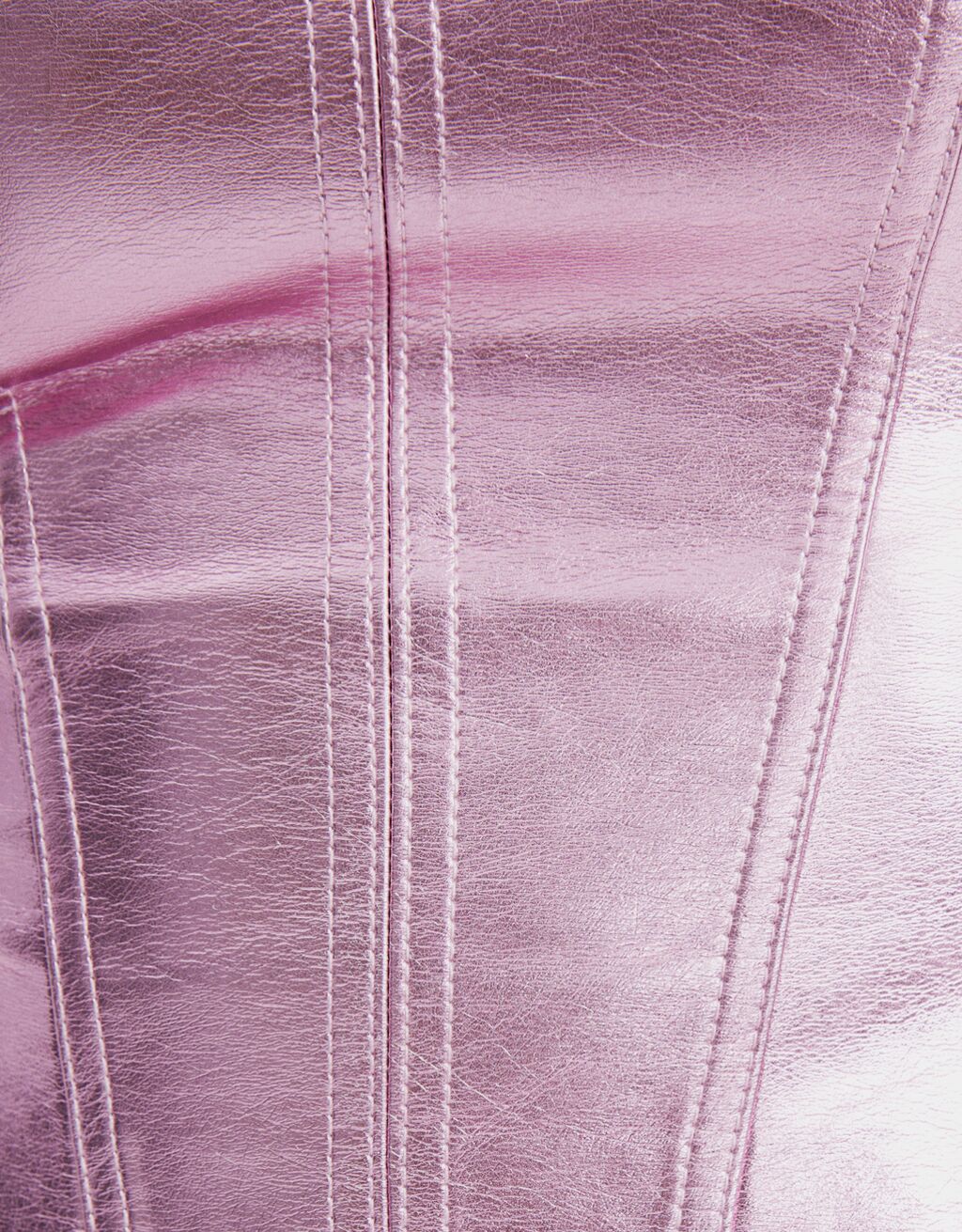 Top bandeau com efeito de couro metálico