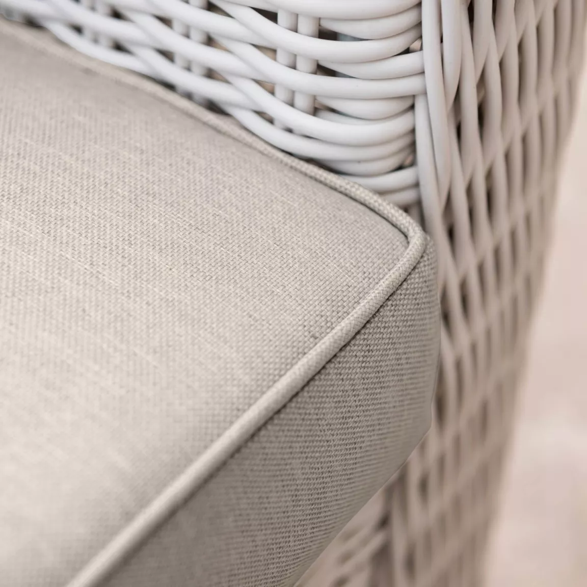 Salon de jardin en résine tressée 7 places 5 pcs Calvi Blanc et taupe