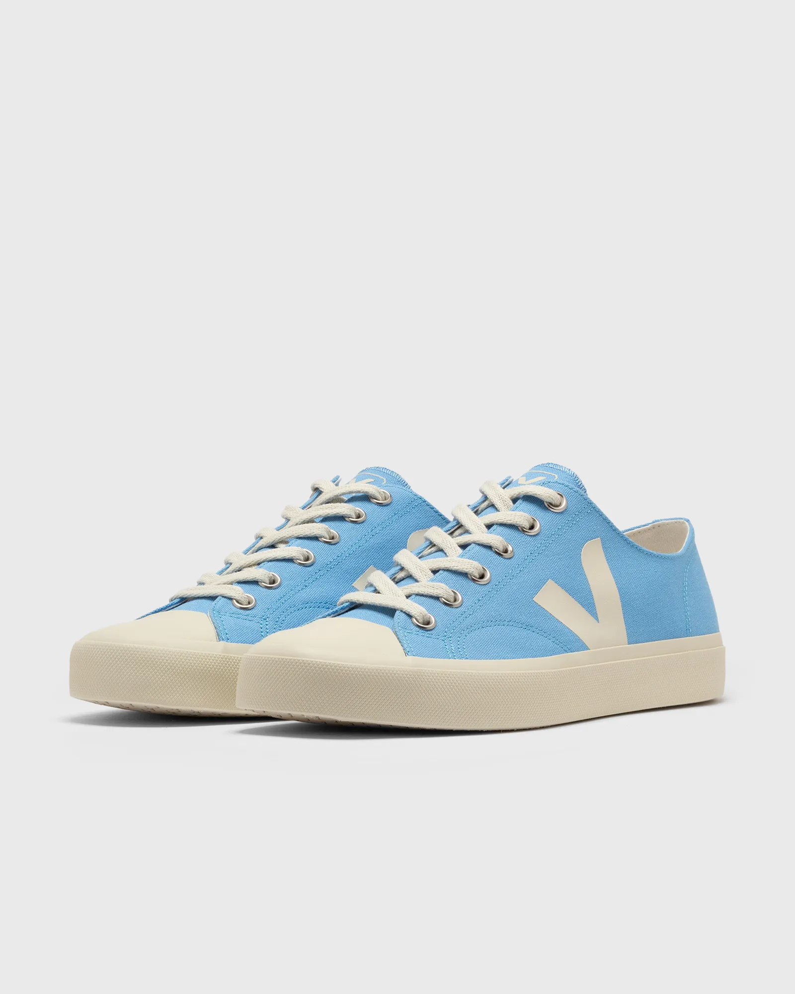 Veja WATA II LOW CANVAS