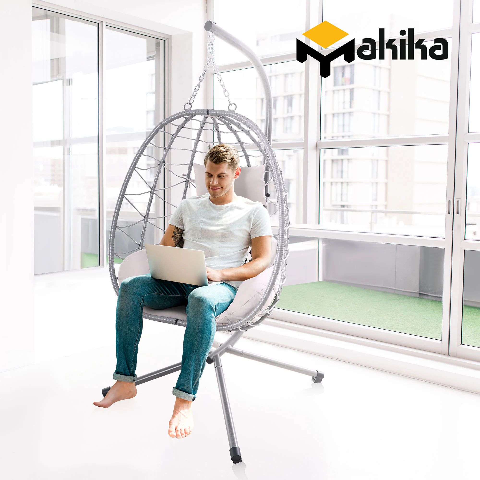 Makika Hängesessel mit Gestell höhenverstellbar aus Polyrattan in Silber