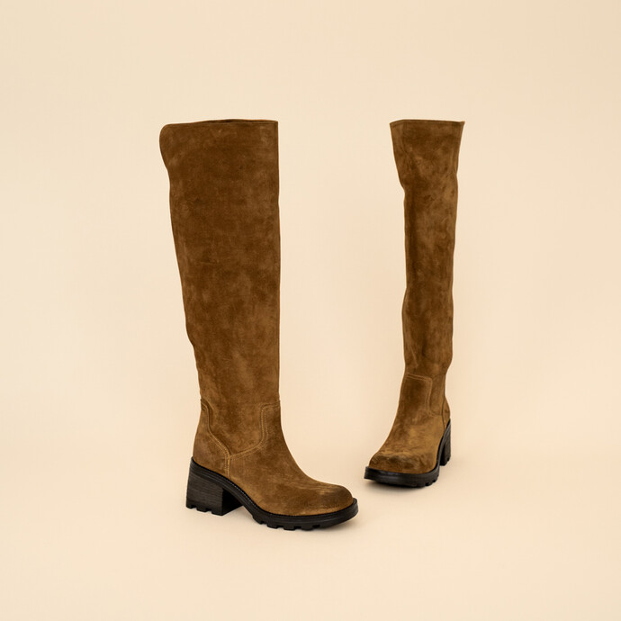 Bottes à talons et semelles crantées  en croute cognac