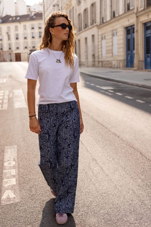 Blauwe denim jeans met rozen