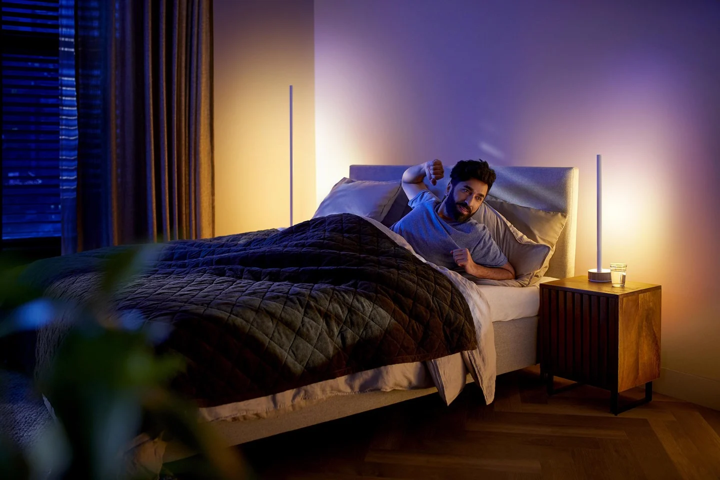 Philips Hue - Signe Gulvlampe - Gradient - Hvid & Farve Ambiance - Eg