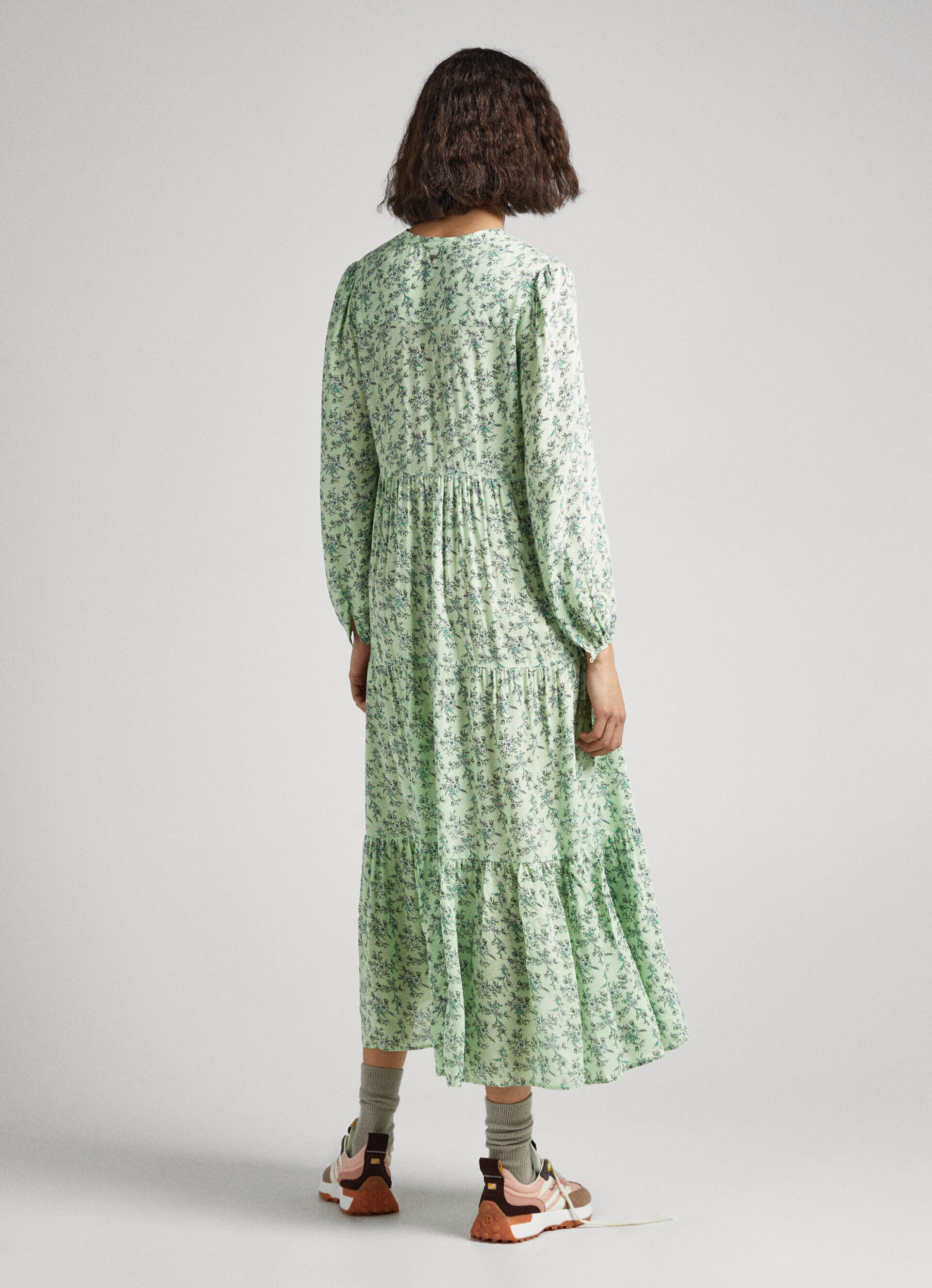 VESTIDO COM ESTAMPA FLORAL - multicolorido