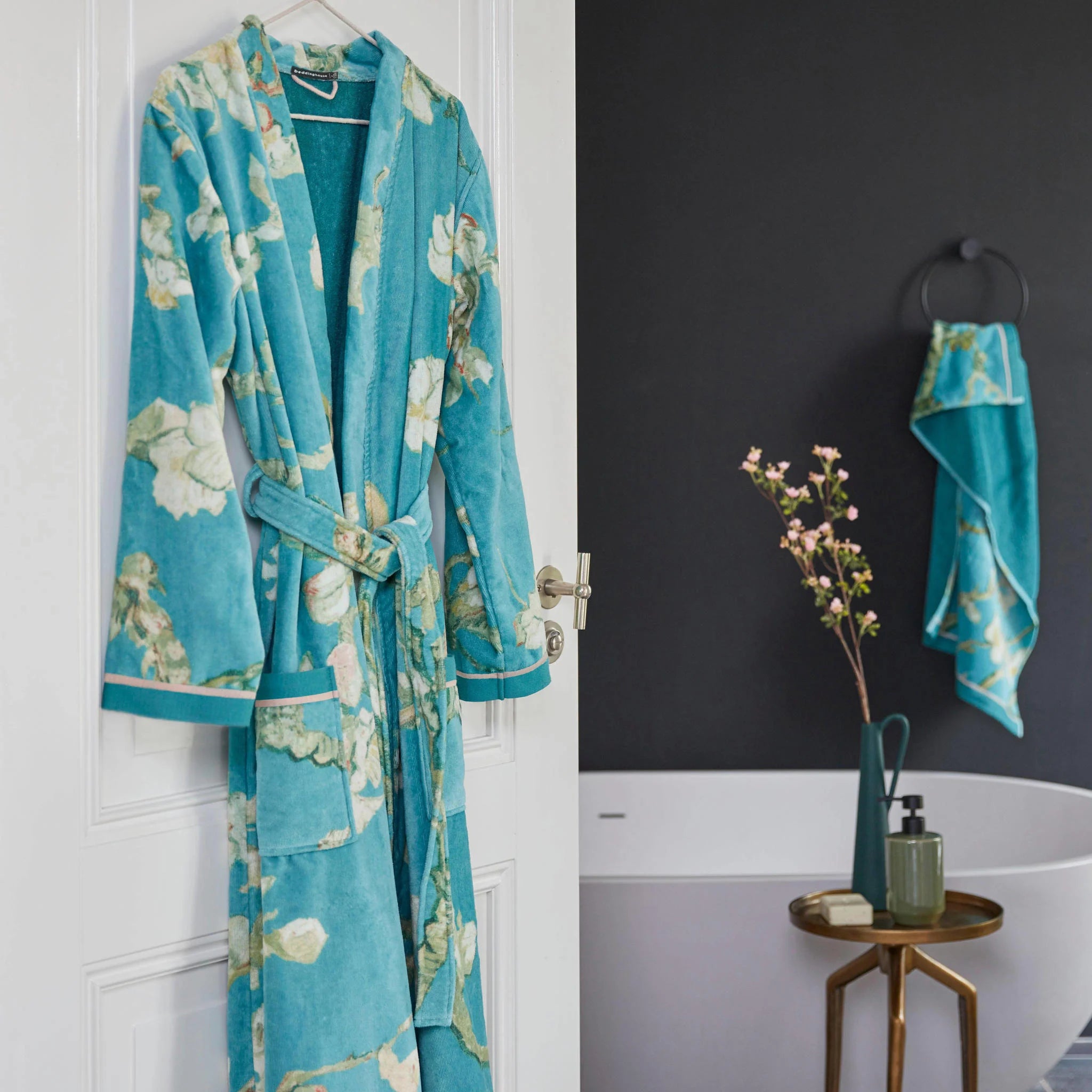 Beddinghouse x Van Gogh Museum Blossom Badjas - Blauw - XXL