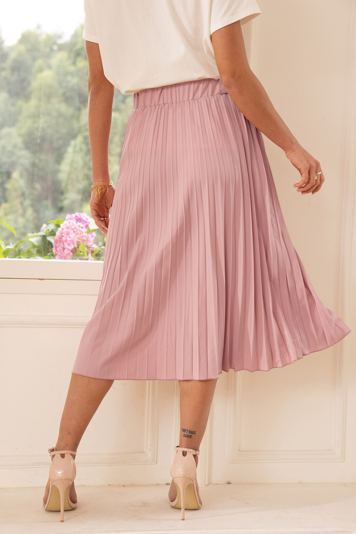 Jupe midi plissée en dentelle