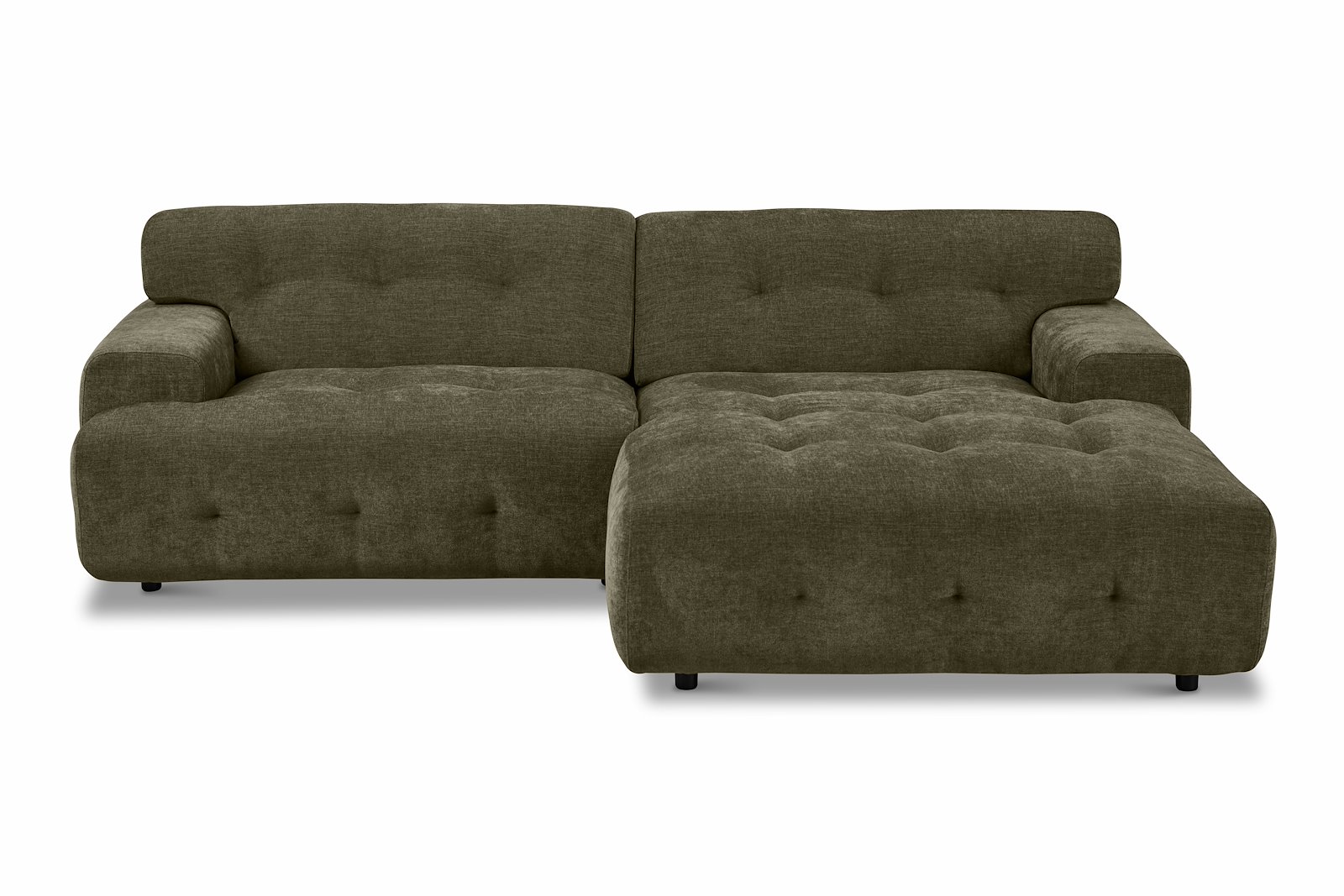Bob sofa 1,5-seter med sjeselong høyre. Tekstil City 34 Dark Moss Green med sorte ben.