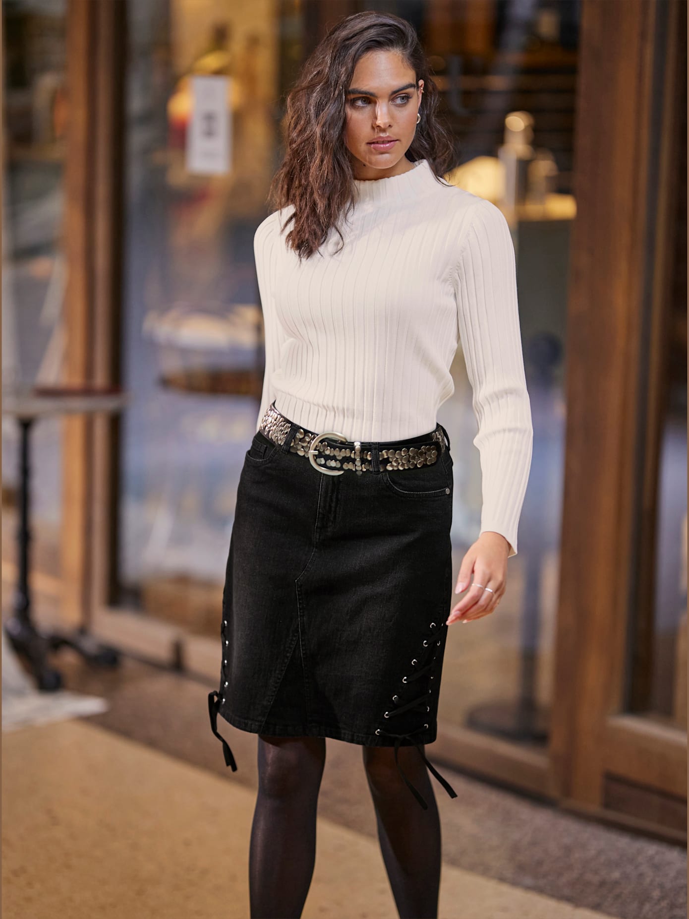 Jupe en jean lacets sur les côtés
