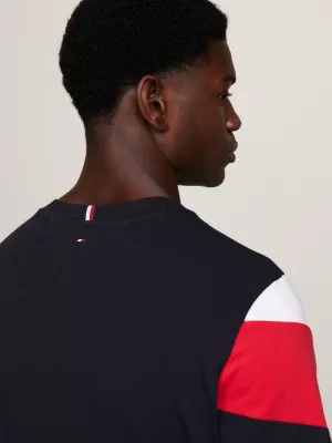 Camiseta esportiva de gola redonda com blocos de cores