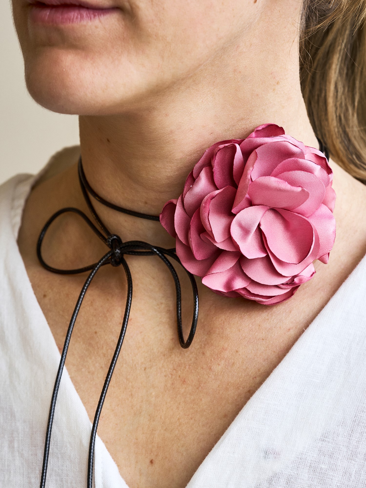 Rose halskæde | Polyester. | Cherry Red