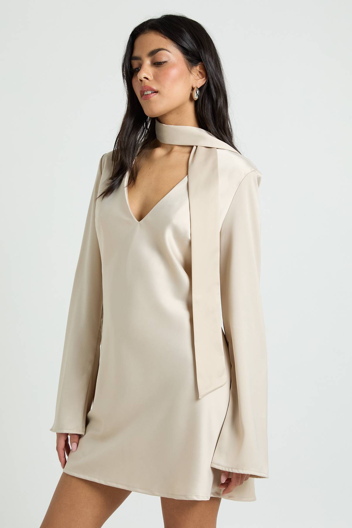 boohoo Robe Droite À Détail Foulard En Satin Texturé