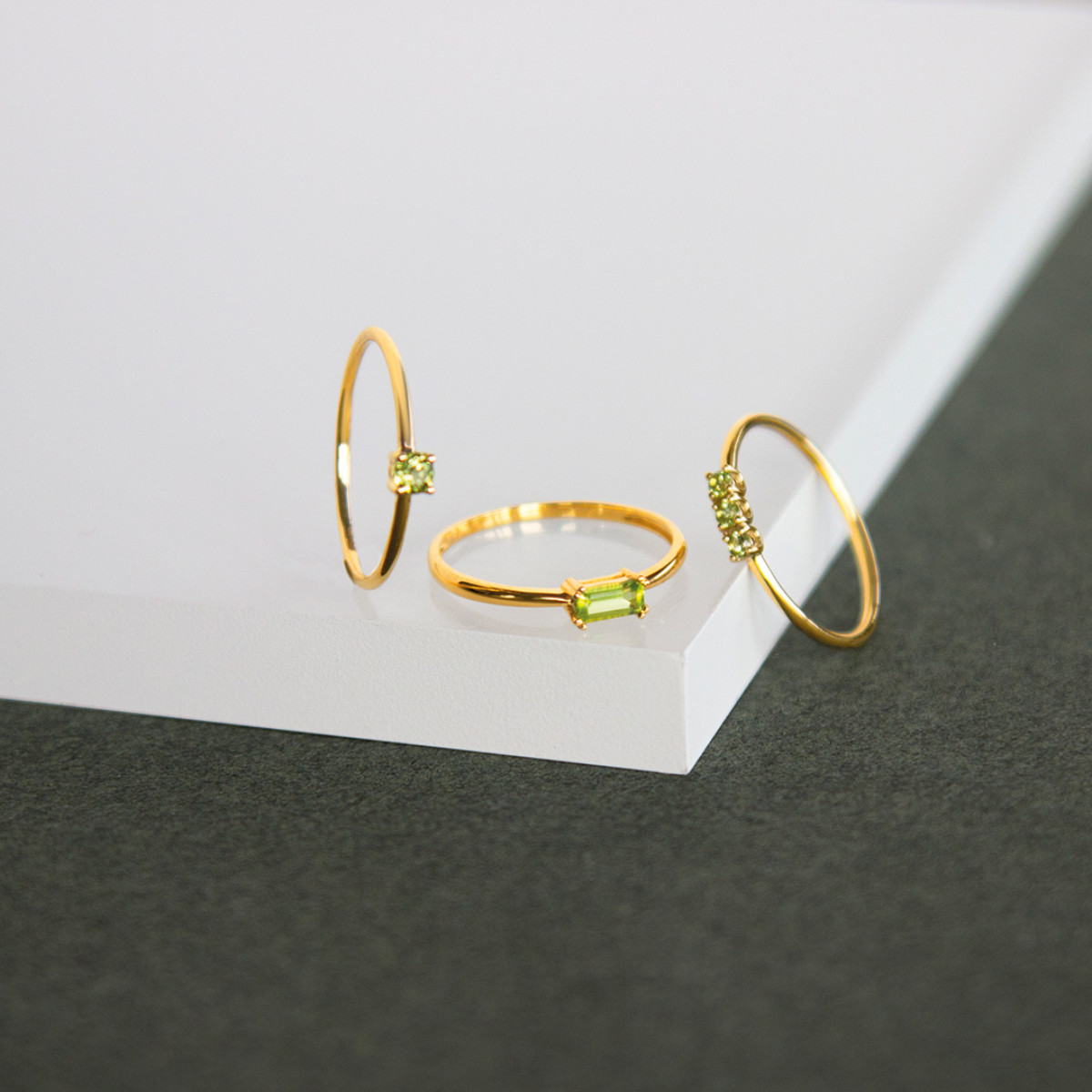 Bague or 375 jaune péridots