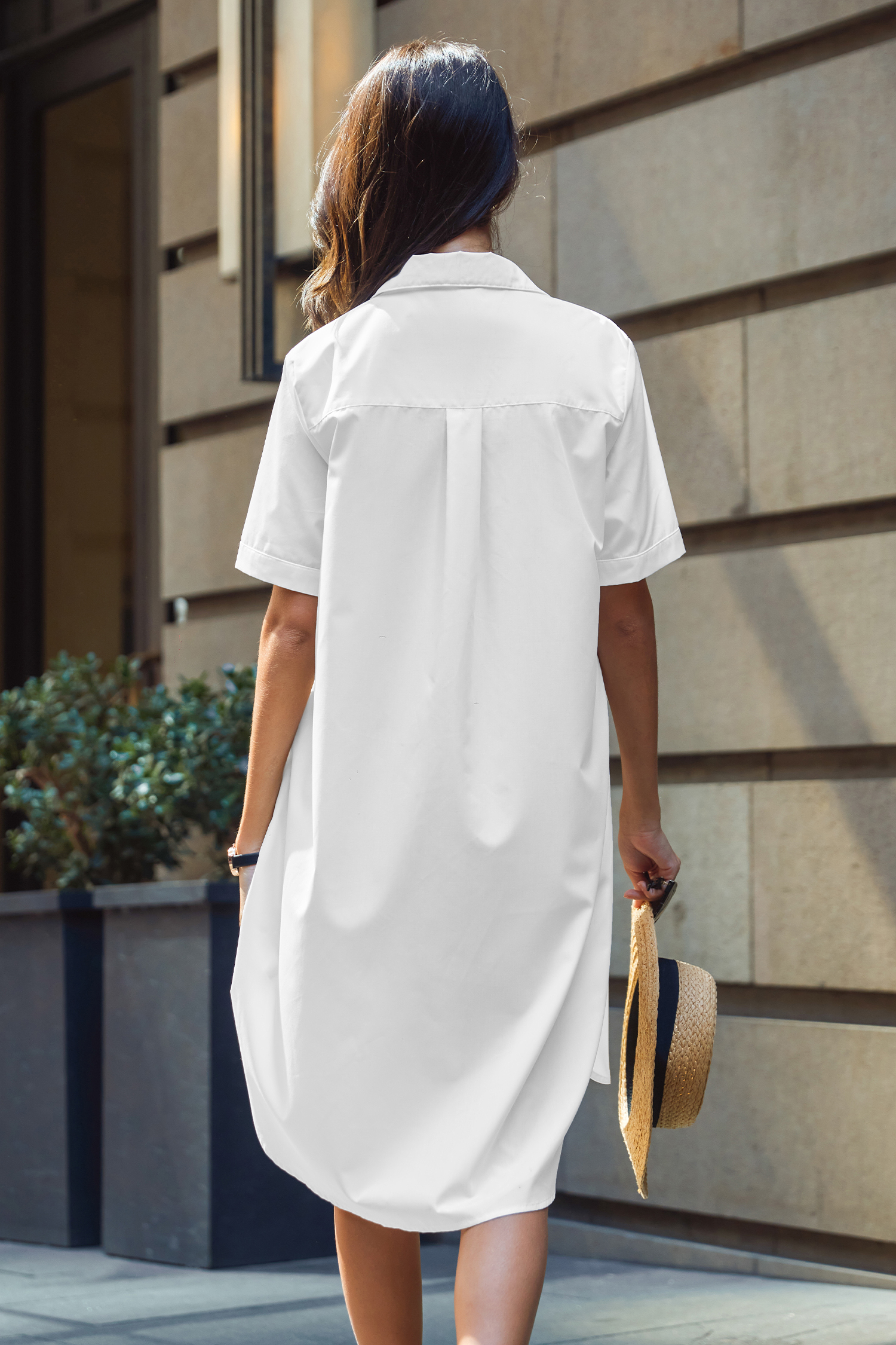 Robe chemise midi à manches courtes et poches plaquées blanche