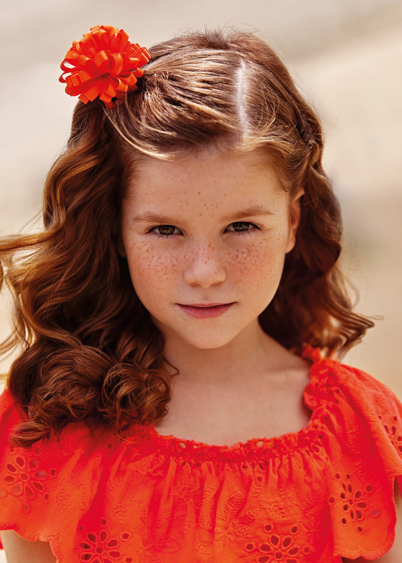 Elástico de cabelo com pompom para menina