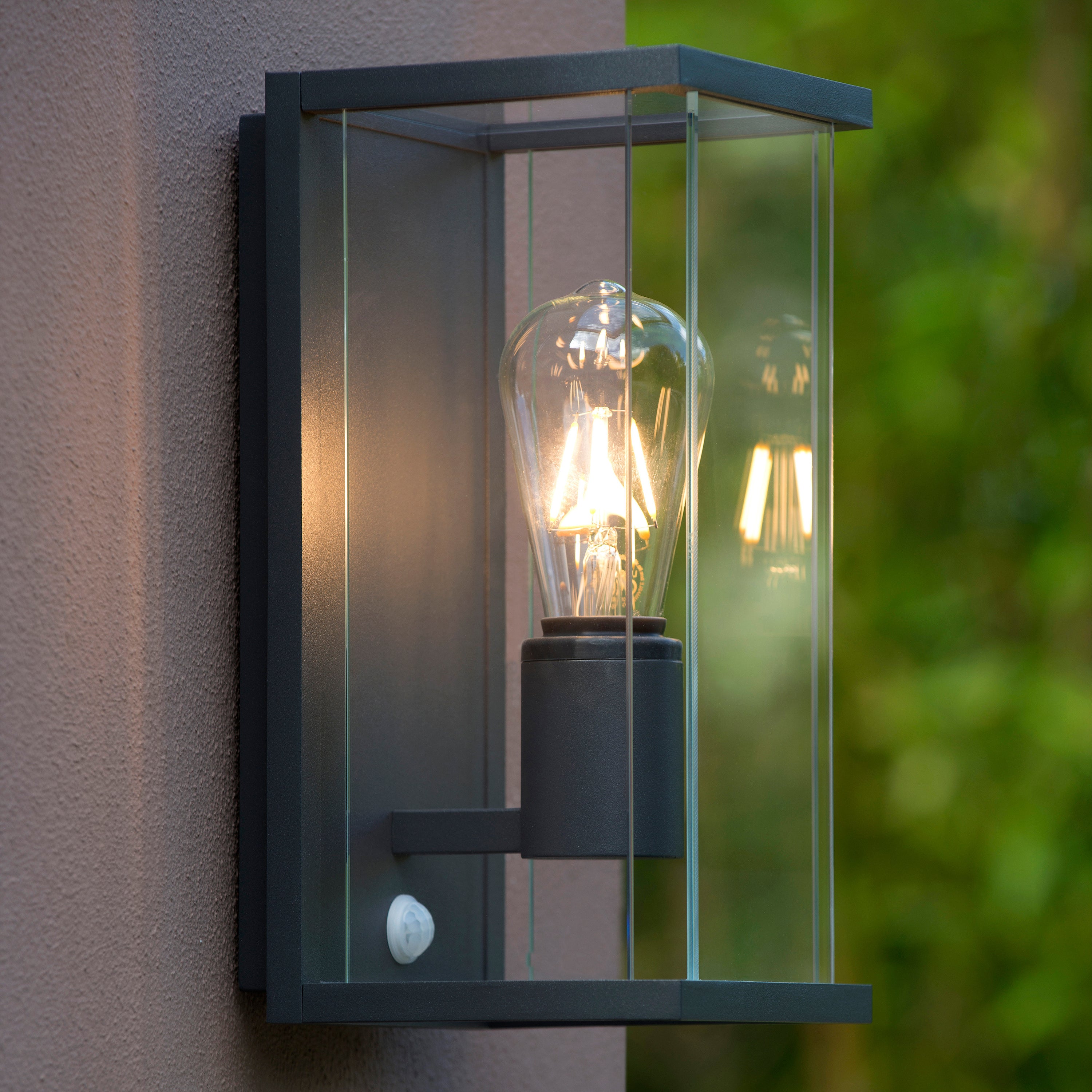 Claire wandlamp buiten IP54 met bewegingssensor zwart