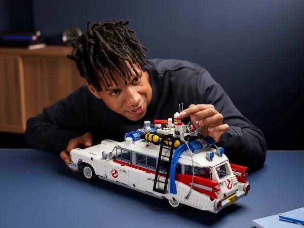 LEGO Icons 10274 Ghostbusters ECTO-1